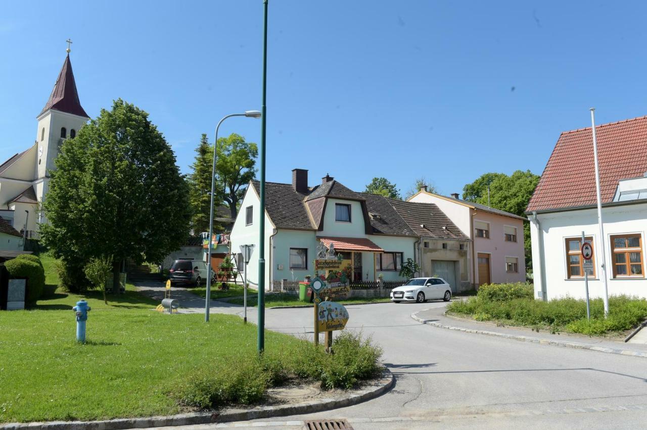 Landhaus Nitsch Appartement - Gaestehaus Nitsch Appartement Prinzendorf an Der Zaya Bagian luar foto